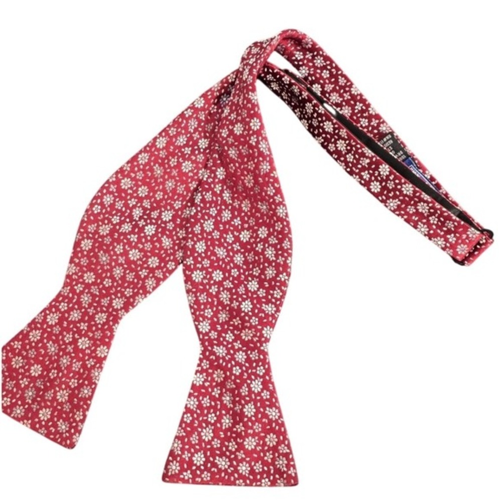 The Tie Bar Mens 100% Silk Handsewn Bow Tie Red Silver‎ Grey Floral Flower Field